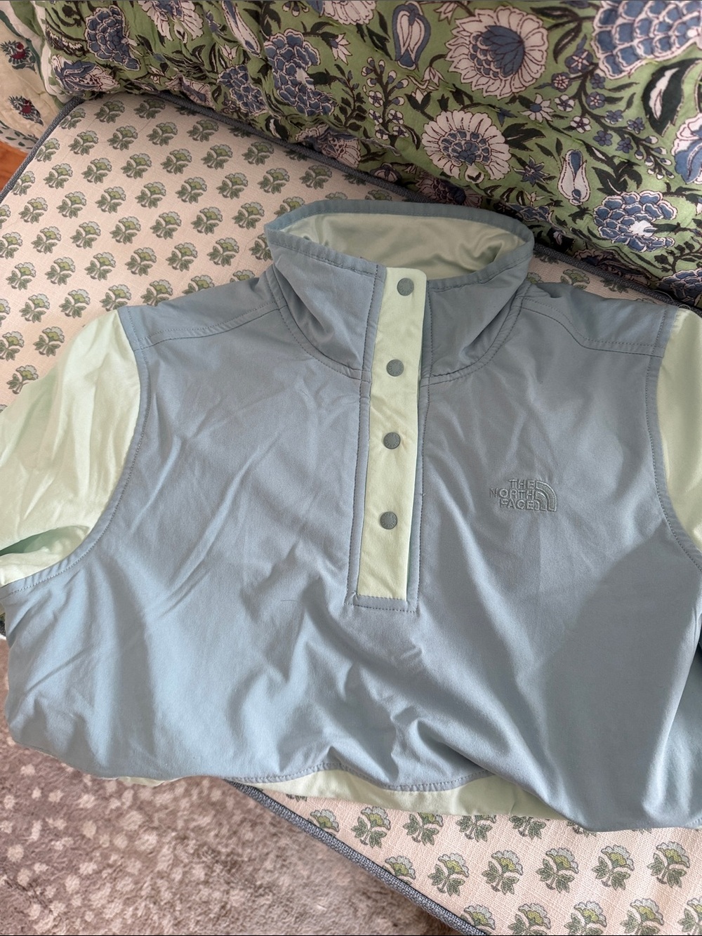 The North Face Women's Pale Blue Snap-Front Crop Top with Mint Accents